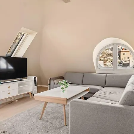 Dinbnb I New High-end Penthouse Apt - Wine, Dine & Views Apartment *