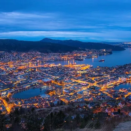 Dinbnb I New High-end Penthouse Apt - Wine, Dine & Views Apartmán *